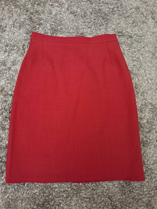 Elegancka czerwona spódnica do kolan rozm. S