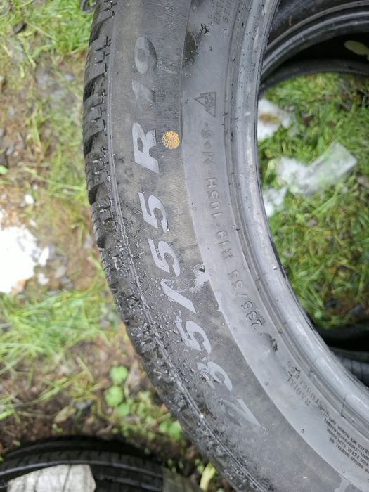 Pirelli Winter 2 Scorpion 235.55.19...105h 6mm 22rok