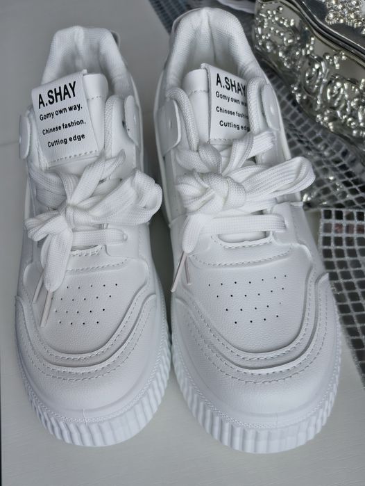 Białe podwyższone sneakersy sportowe adidasy r.38