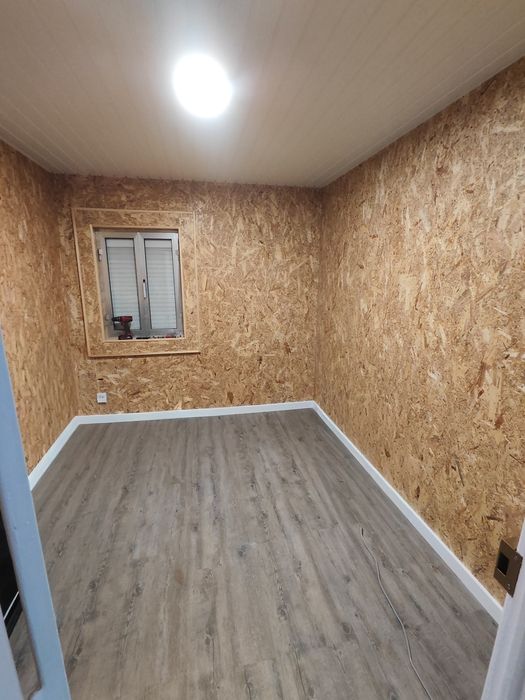 Arrendo casa com 3 quartos, quintal, arrecadação.