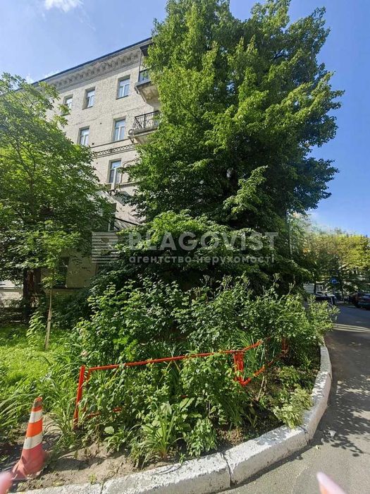 Продаж 2-к квартири Поділ вул. Щекавицька Сталінка цегла