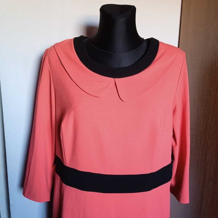 Jasno czerwona sukienka z kołnierzykiem r. 42/44