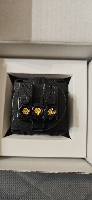 Gniazdo elektryczne BSEED czarne 10szt