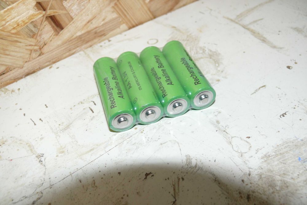 Conjunto de 4 pilhas alcalinas recarregáveis.