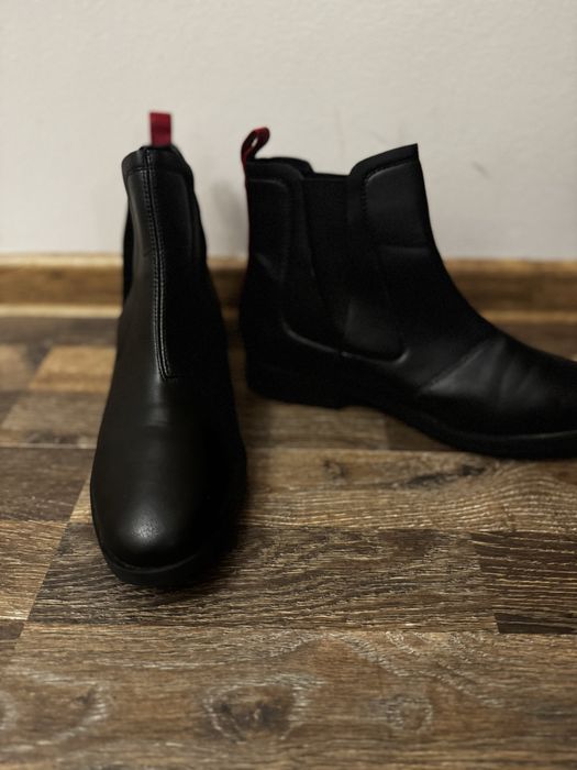 Ботинки стильні та зручні 40 р.