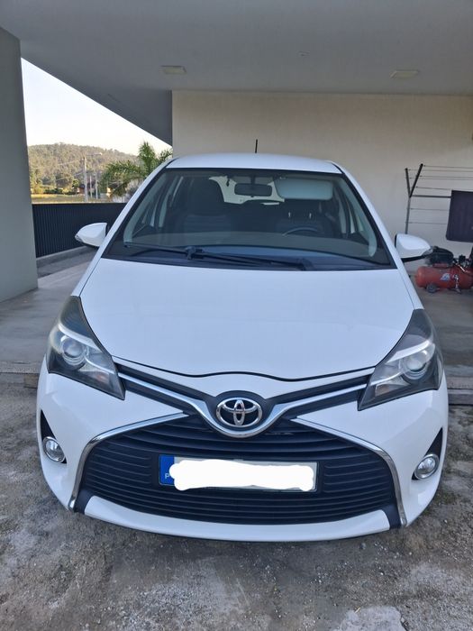 Toyota yaris em muito bom estado.