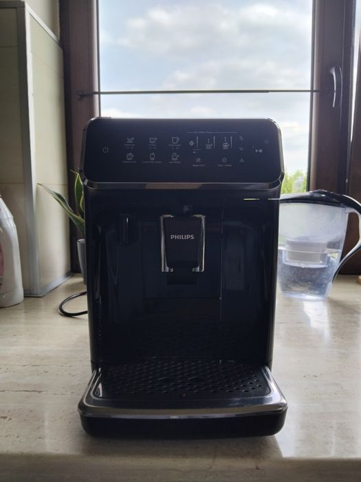 Ekspres do kawy Philips z serii 3200 LatteGo,