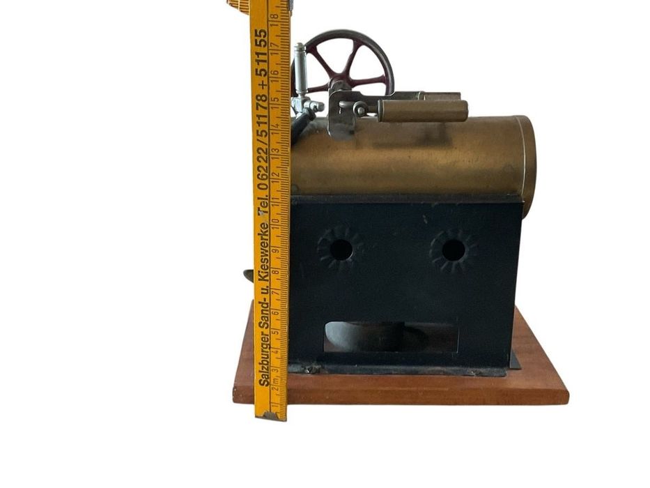 Antiga máquina a vapor , rara !