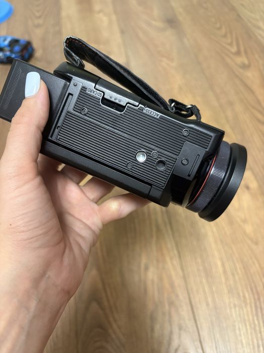 Продам відеокамеру Panasonic HC-X920 Full HD стан нової