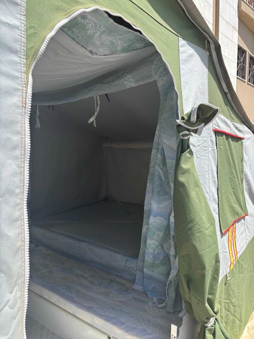Atrelado Tenda com dois quartos, sala interior e avançado