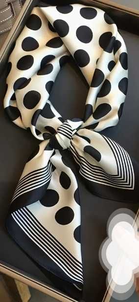 Ponadczasowa apaszka w grochy biało czarna gawroszka , chusta