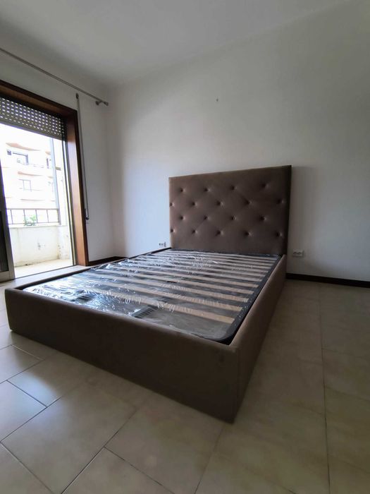 Camas De Casal Estofadas Top de Gama 190x140m Estrado Incluído 199€ !!