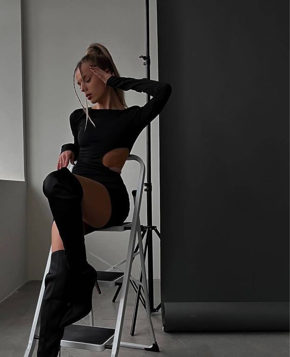 Сукня з ланцюжком