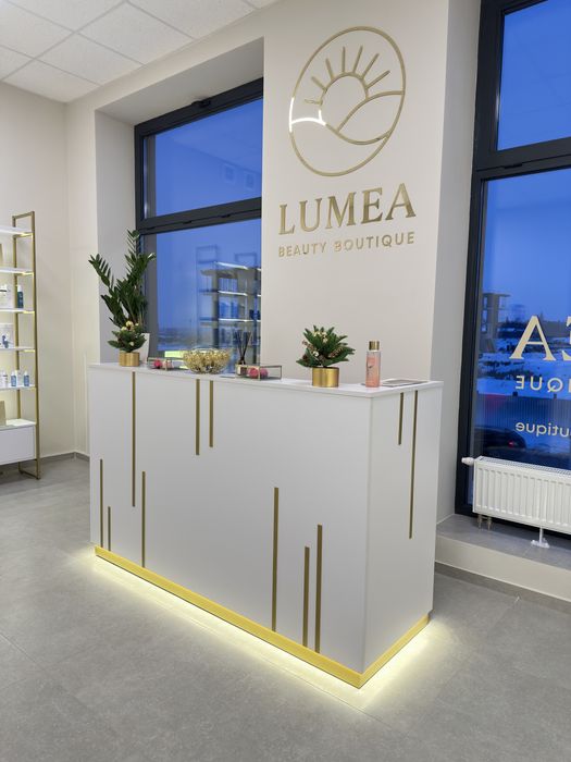 Продаж меблів для магазину / салону (стелажі, ресепшн, дзеркала)