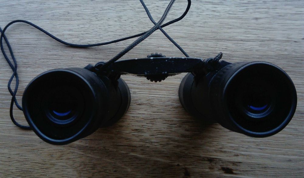 Vendo binóculos para lazer e desporto