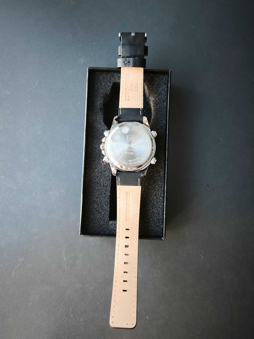 Naviforce NF9208 наручний годинник