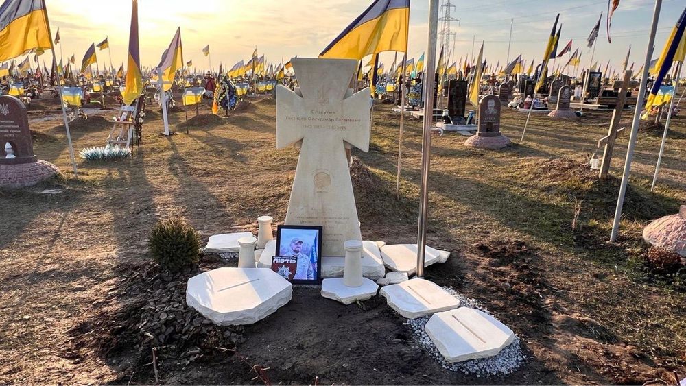 Памʼятник Козацький хрест Виготовлення не стандартних памʼятників з пісковика