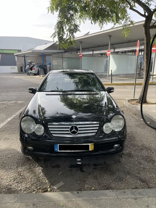 Mercedes C220 CDI Sport Coupé nacional (W203)