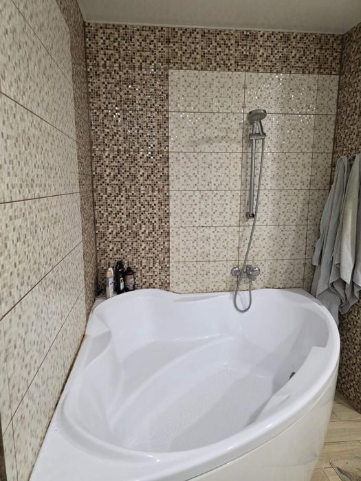 Продам 5ти ком квартиру л/б 5мкр «е відновлення»