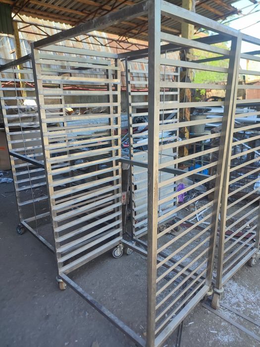 Б/В кондитерські та пекарські шпильки стелажі з нержавіючої сталі