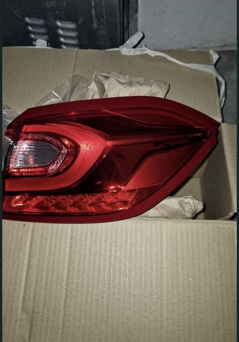 Farolim Ford Fiesta mk8 traseiro direito.