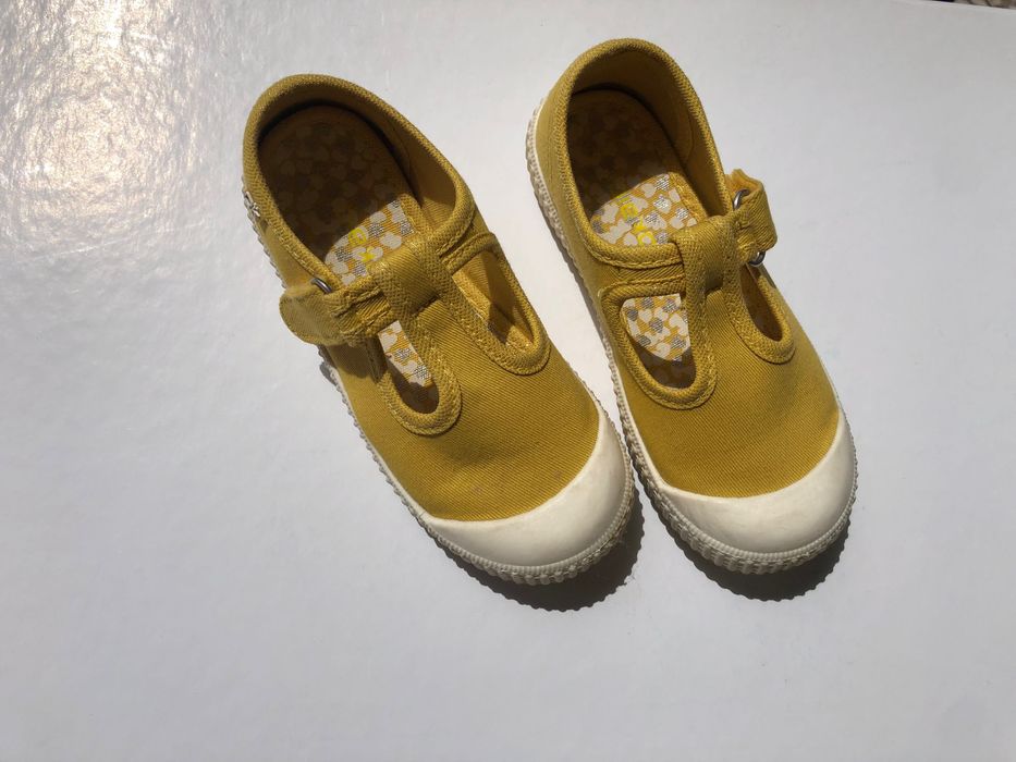 Sapato amarelo 26
