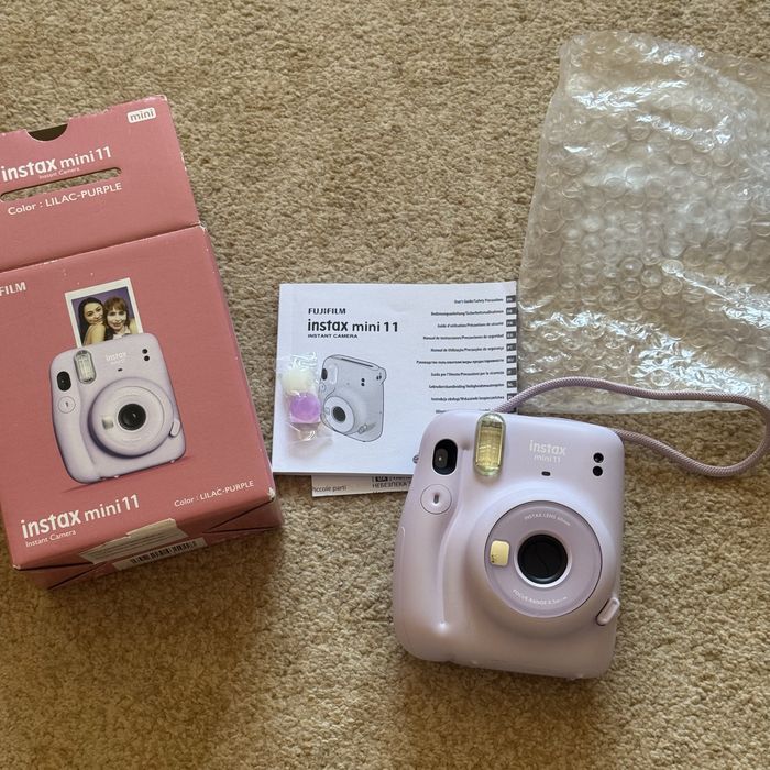 Instax mini 11 фіолетового кольору