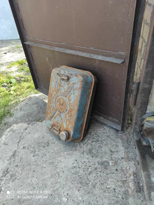 Продам канистры б/у