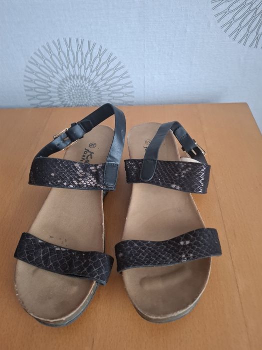 Buty na koturnie