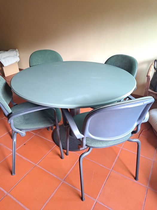 Mesa e cadeiras escritório (conjunto)