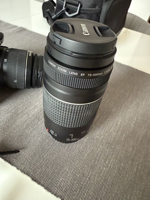 Máquina Fotográfica CANON EOS 2000D + 18-55 IS STM + 75-300