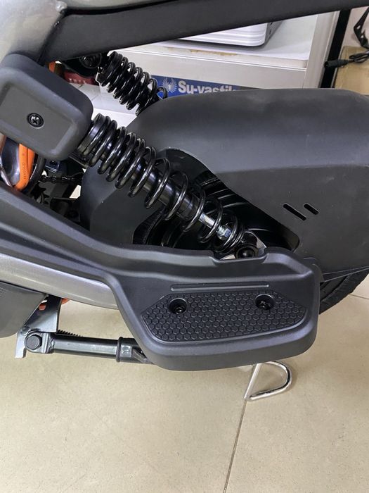 Електроскутер 60V 24Ah 800W электромопед CR-2