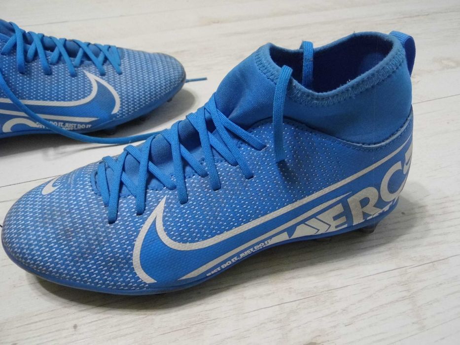 Buty piłkarskie Korki Nike 37.5