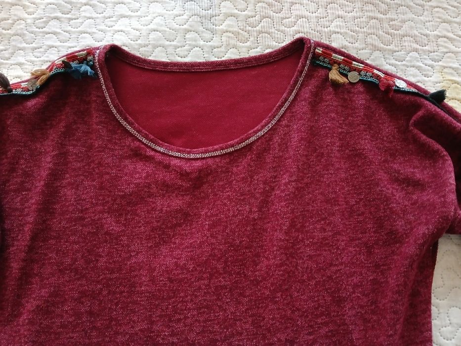 Camisola XL macia com aplicações nos ombros