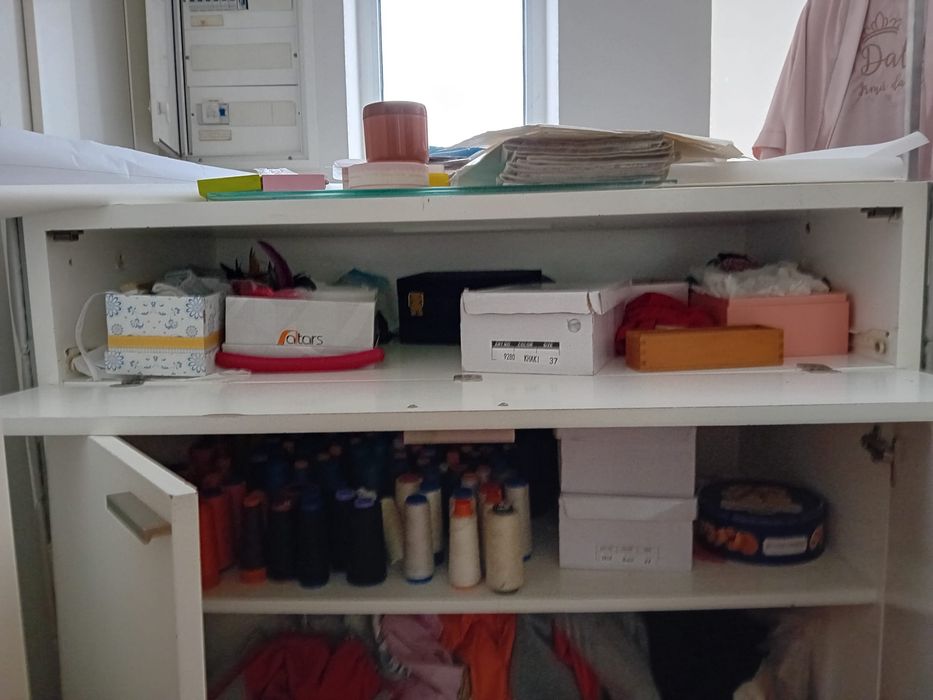 Balcão de loja prateado