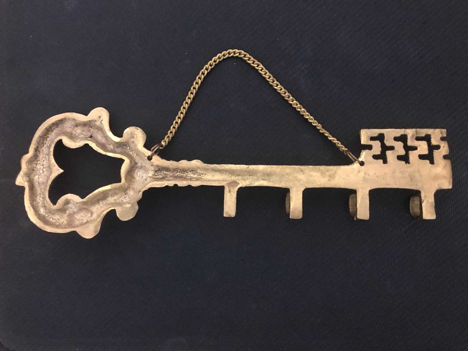 Ключниця на ланцюжку. Бронза.