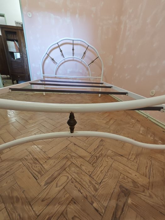 Cama de ferro, branca
