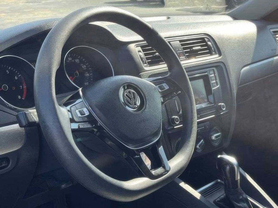 Volkswagen Jetta      2018