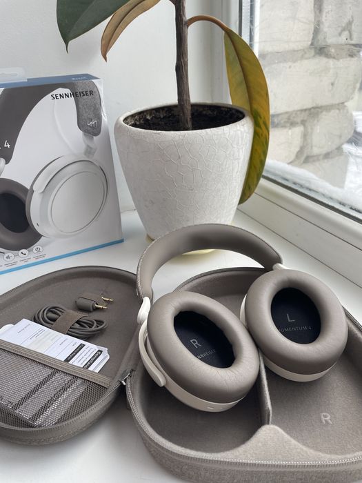 Sennheiser Momentum 4 , нові преміальні навушники.