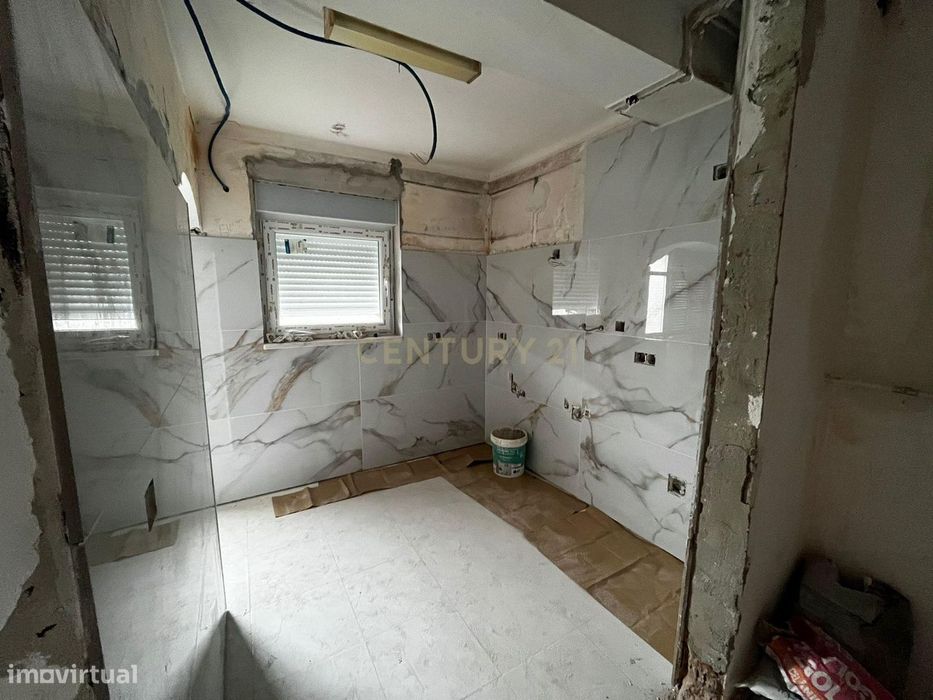 Apartamento T2 com Vista Panorâmica em Queluz, Sintra