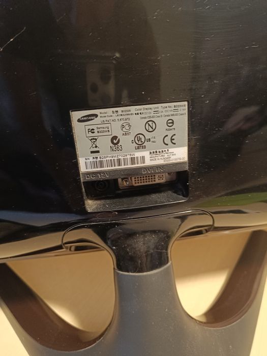 Samsung BX2335 (под ремонт, тухнет экран)