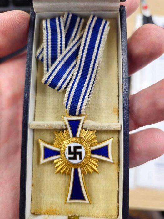 Terceiro reich Cruz de mãe alemã 1 classe ouro e esmalte