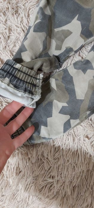 Стрейч джинс, модный принт, приталеные