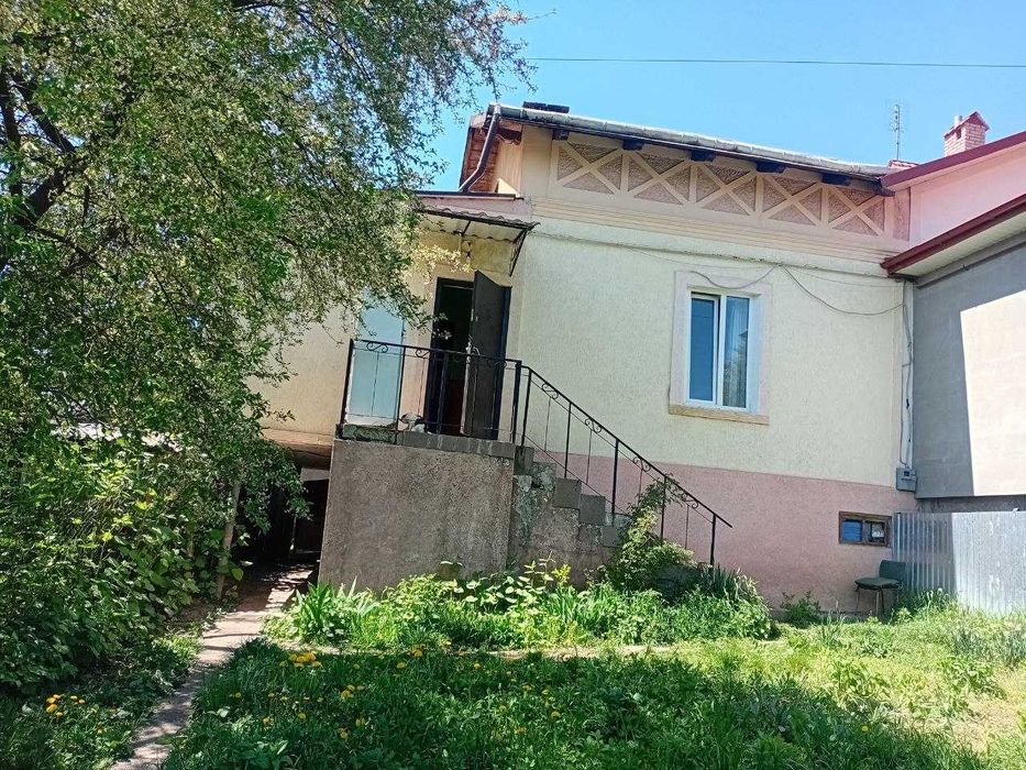 Продам 2-кімнатну квартиру в австрійському особняку