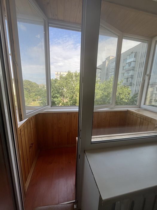 Продам 4-х кімнатну квартив , 80м2 в цегляному будинку по пр-т Миру