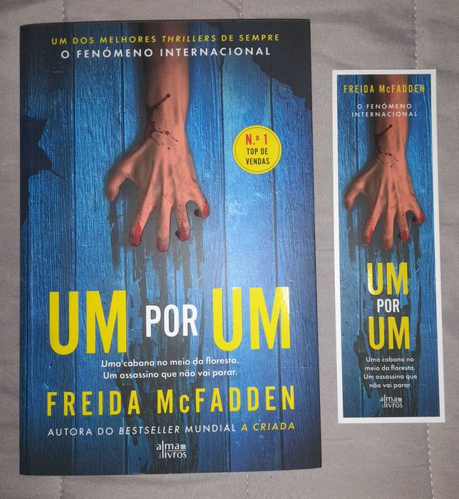 "Um Por Um" - Freida McFadden