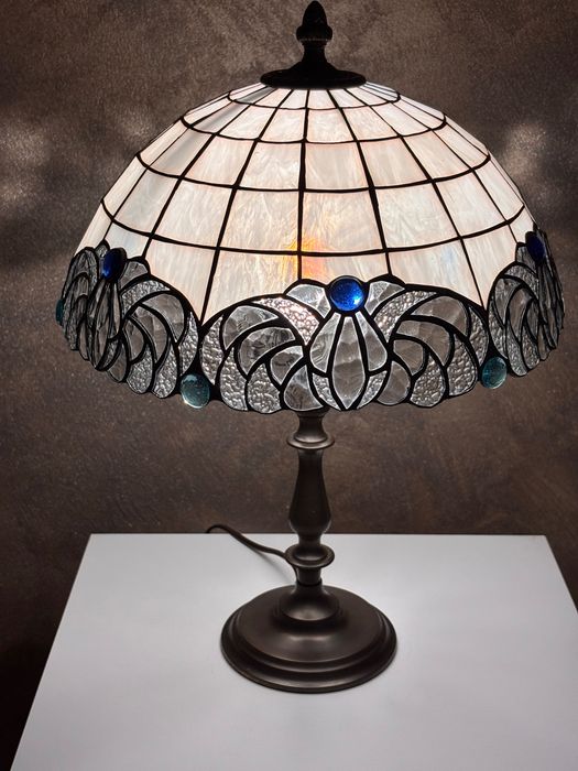 Lampa witrażowa stołowa