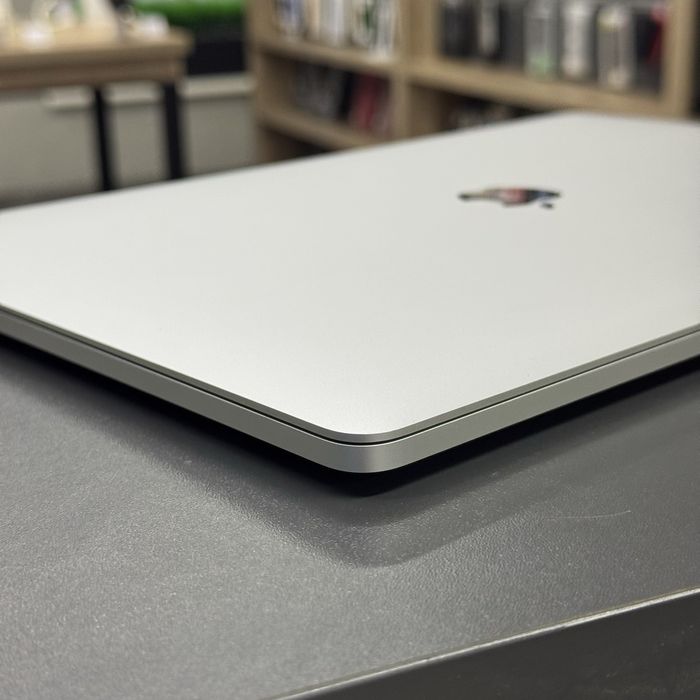 Ідеальний - MacBook Pro 15'' 2018 i7 / SSD 1 TB / 16 GB Магазин