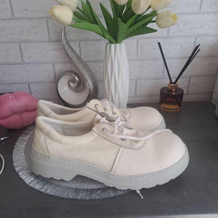 Białe buty robocze wiązane rozmiar 44