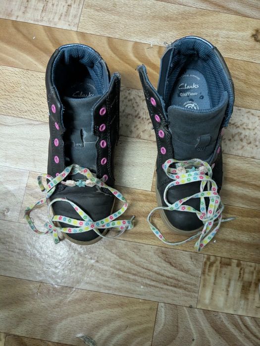 Черевики фірми Clarks